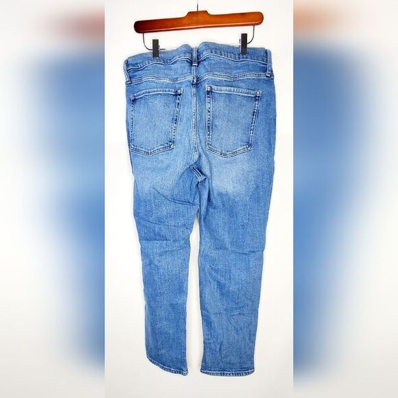 Women's Old Navy Extra High-Rise Sky-Hi Straight Distressed Jeans Size 14 - Picture 5 of 6